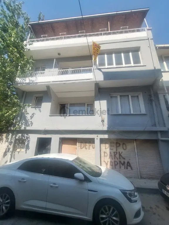 Satılık Bozyaka Merkez Dört Katlı Bına Bir Adet İsyeri Üç Daıre 2