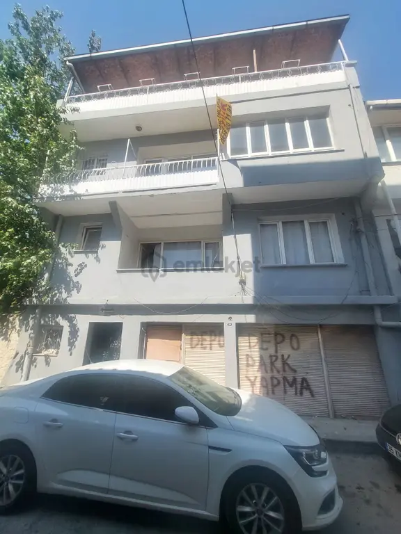 Satılık Bozyaka Merkez Dört Katlı Bına Bir Adet İsyeri Üç Daıre 1