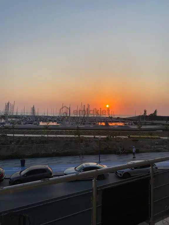 Kuşadası Marina'da Denize Sıfır Satılık 4+1 Daire 1