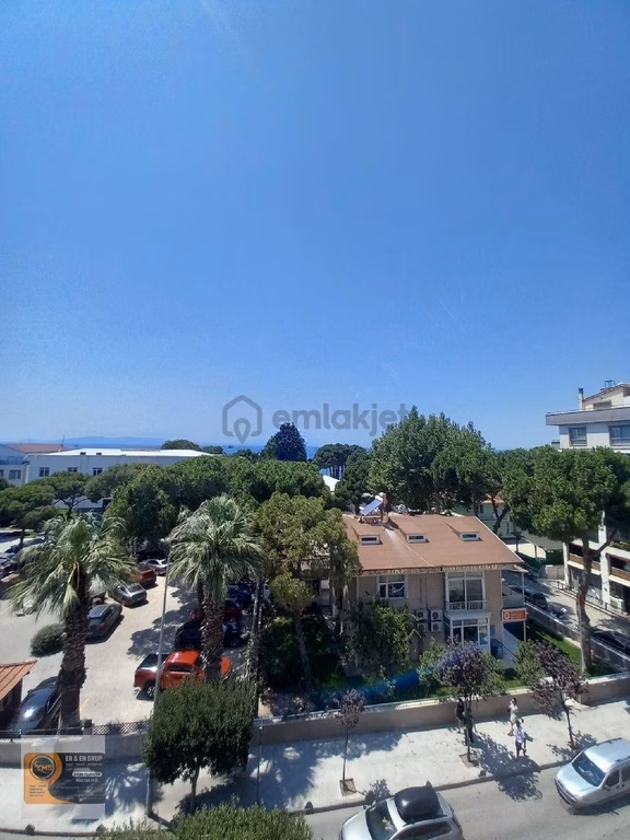 Dikili İsmetpaşa Mahallesi Merkez Ana Cadde Üzeri Kaymakamlık Karşısında Mutfak Ayrı 2+1 Satılık 1
