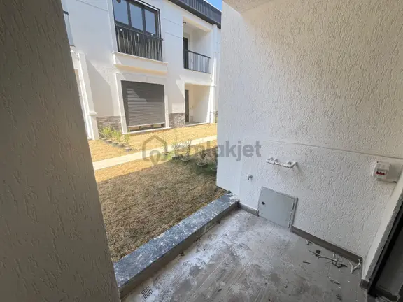 Güre Çamlıbelde Bahçe Kullanımlı Havuzlu Satılık 1+1 Daire 1