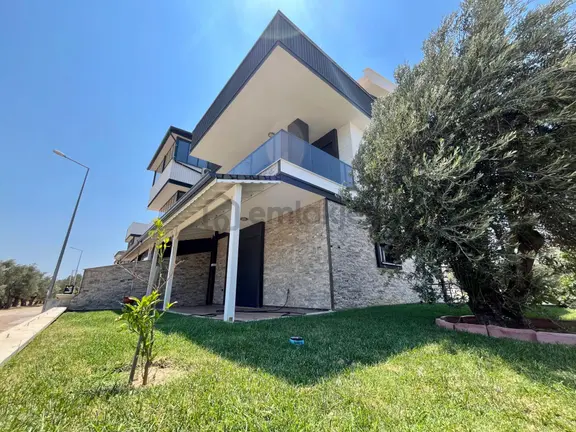 Sezgin Emlak'tan Güre'de 6+1 Deniz Manzaralı Satılık Lüx Triplex 1
