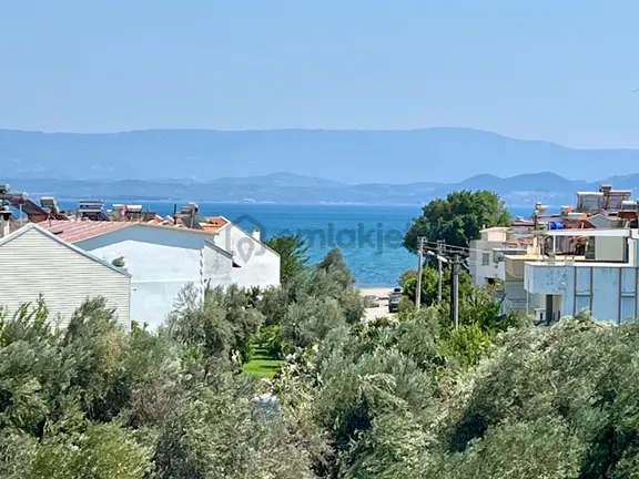 Akçay Sezgin Emlaktan Güre Sahilde Denize 300 Metre 3+1 Triplex Villa 1