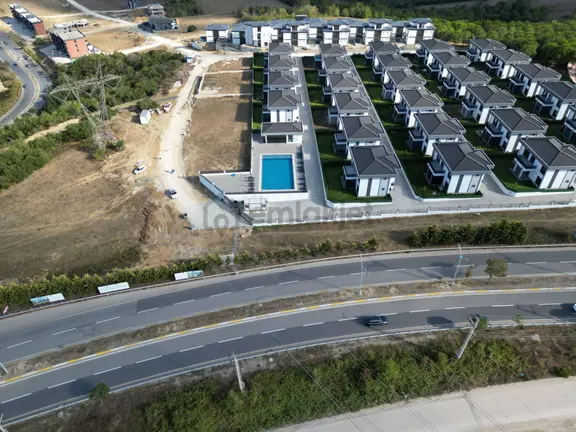 Kabaoğlu'da Zirve Konumda Villaların Hemen Yanı 666 M2 Arsa 2