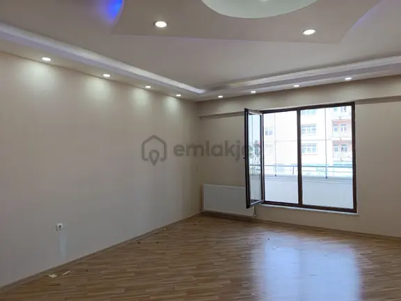 Yenişehir Mahallesinde Kiralık 2+1 Arakatta Kapalı Otoparklı Daire 2
