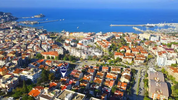 Kuşadası Merkez'de Zeminden Deniz Manzaralı Villa 2