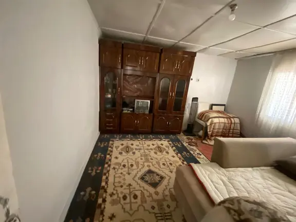 Acill Konak Ulubatlı Mah.de 120m2 Arsa İçerisinde Tek Katlı Çatılı Müstakil Ev 2