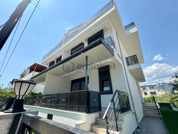 Sezgin Emlaktan Denize 200m, Sıfır, Bahçeli, 3+1 Lüks Triplex Villa 1