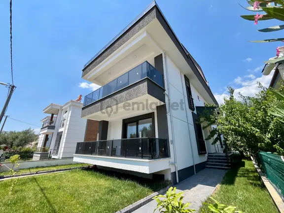 Sezgin Emlaktan Güre Çamlıbel’de Sıfır, 4+1 Lüks Bahçeli Villa 1