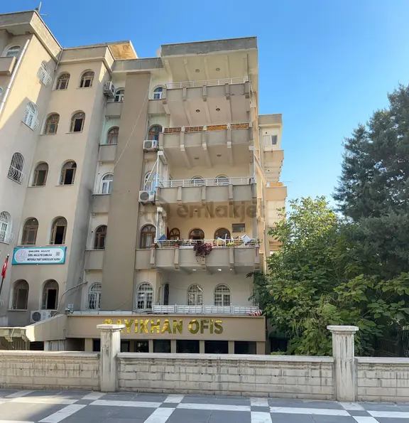 Akev Gayrimenkul'den Emniyet Caddesinde 4+1 Geniş Daire 2