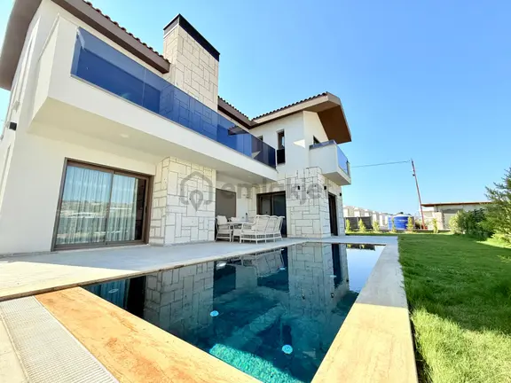 Guvenlık-manzara-özel Havuz/otopark-bahçe-monern Mimari-akıllı Ev-tamamı Müstakil 1