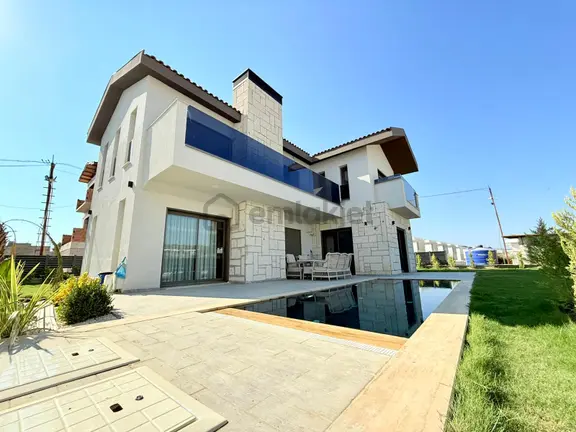 Guvenlık-manzara-özel Havuz/otopark-bahçe-monern Mimari-akıllı Ev-tamamı Müstakil 2