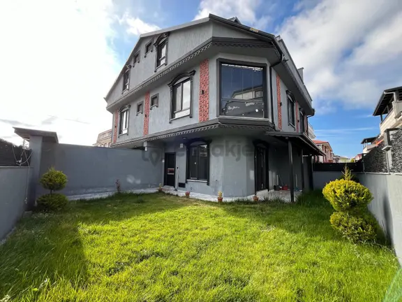Kocaali Alandere Mah. Müstakil Geniş Bahçeli, 3+1 Yerden Isıtmalı Satılık Sıfır Tripleks Villa 1