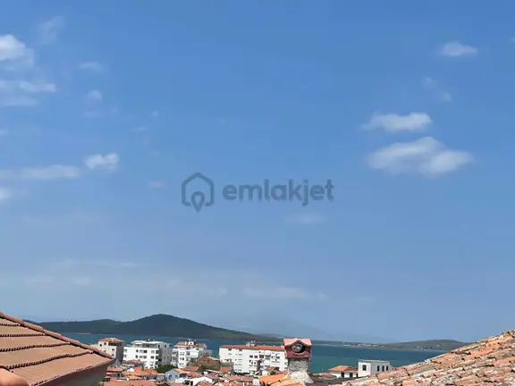 Ayvada'dan Ayvalık Merkez'de Deniz Manzaralı Avlulu 2+1 Rum Evi 2