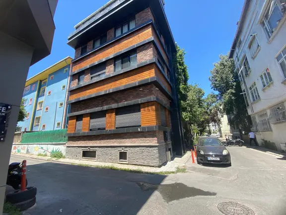 İstanbul House'dan Yeşilköy'de 5 Katlı Satılık 3 Yıllık Bina 1