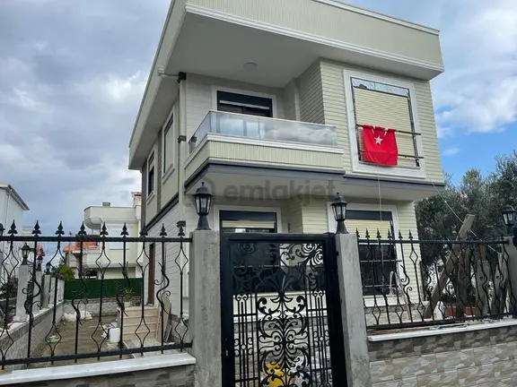 Sabri Pınarbaşı'dan Güre'de Satılık Sıfır Tek Müstakil Villa 1