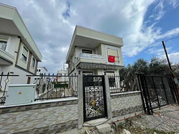 Poyraz Gayrimenkul'den Güre'de Deniz'e Çok Yakın Satılık Sıfır Müstakil Villa 1
