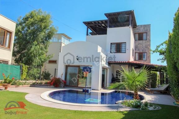 Doğuş Emlak'tan Tam Müstakil Denize 200 Metre Havuzlu 5+1 Villa 1