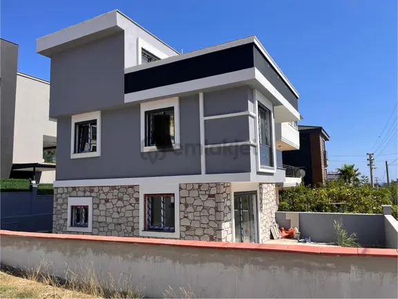Seferihisar Atatürk Mah Tek Müstakil Geniş Bahçeli 4+1 Villa 2