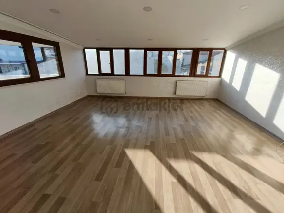 Balcıoğlundan Satılık Krediye Uygun 18 Yıllık 130 M2 Çatı Katı Daire 1