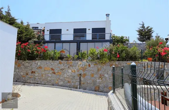 Bodrum Yahşi Sınırında Tam Müstakil Plajlı Ortak Havuzlu Villa 1