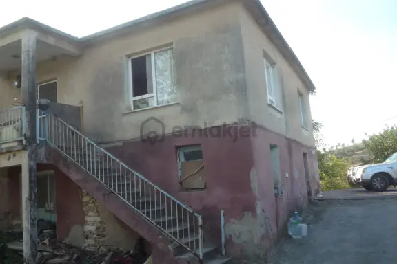 İzmir Torbalı Gold Emlaktan Satılık Bahçeli Köy Evi 1