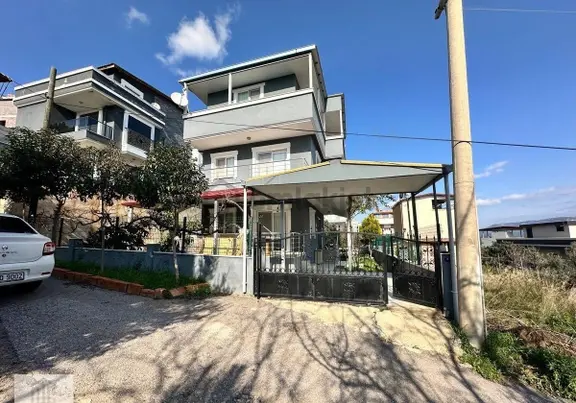 Seferihisar Doğanbeyde 3+2 Satılık Deniz Ve Doğa Manzaralı Bahçeli Müstakil Yazlık Villa 1