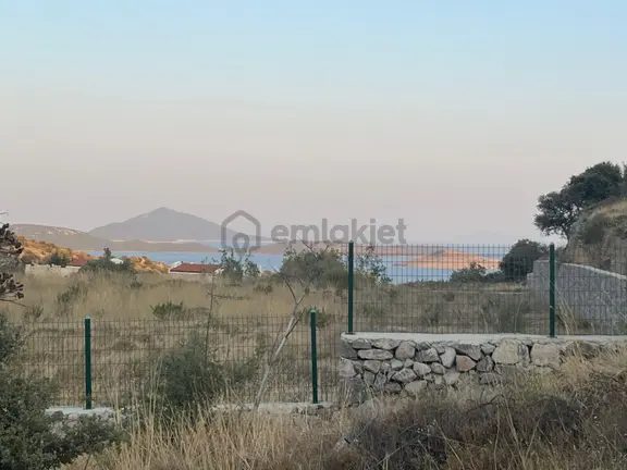 Bodrum Yahşi'de Deniz Manzaralı Malikaneler Bölgesinde Tarla 1