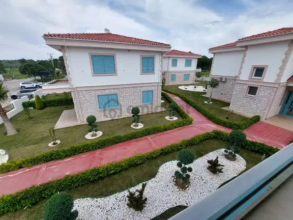 Denize 200m 2+1villa Tarzında Çift Havuzlu 1