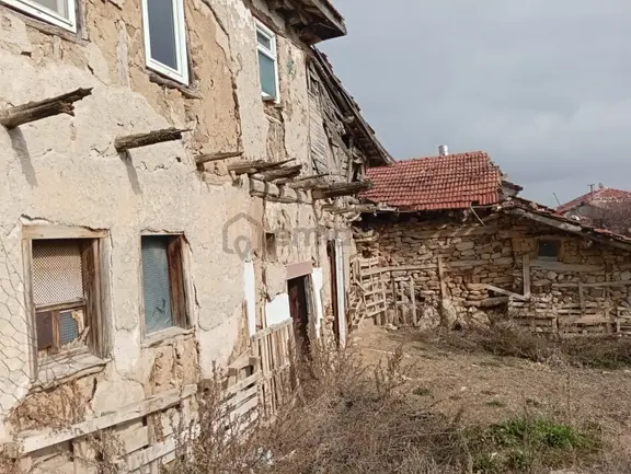 Seyitgazi Sarayörende Acil Satılık Köy Evi Ve Arsa 1