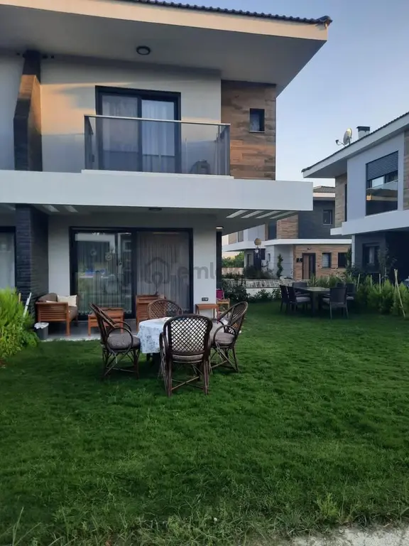 Davutlar'da Denize 650 Metre Mesafede 3+1 Eşyalı Satılık Villa 1