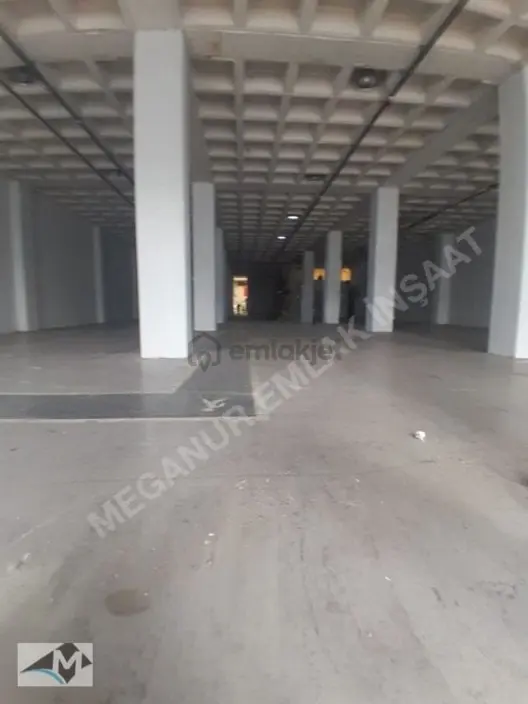 İkitelli Organize Sanayi 3.000 M2 Tır Kamyon İçeri Girer Depo 1