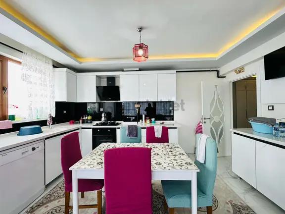 Feridunçelik'te Ebeveyn Banyolu Asansörlü Full Yapılı Teras Balkonlu 3+1 Katta Satılık Daire ! 2