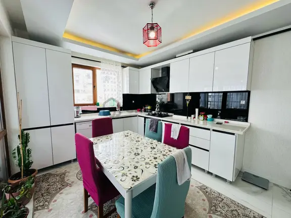 Feridunçelik'te Ebeveyn Banyolu Asansörlü Full Yapılı Teras Balkonlu 3+1 Katta Satılık Daire ! 1