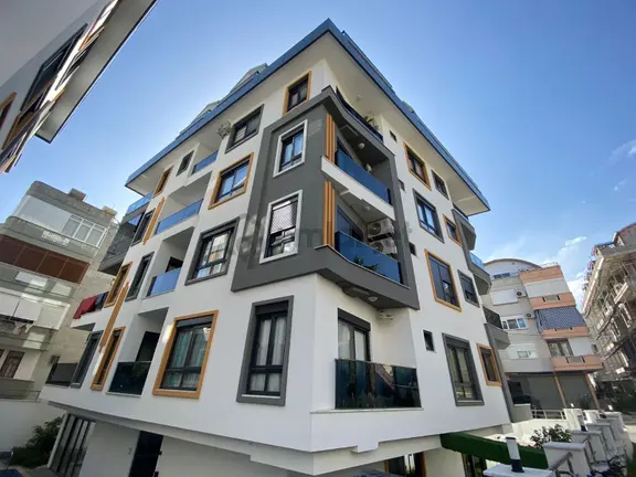Alanya Saray Mahallesi'nde İkamete Uygun 1+1 Full Eşyalı Satılık Geniş Daire 1