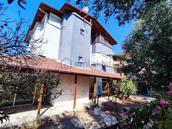Didim Akbük'te Merkezi Konumda Bahçeli Satılık Yazlık 1
