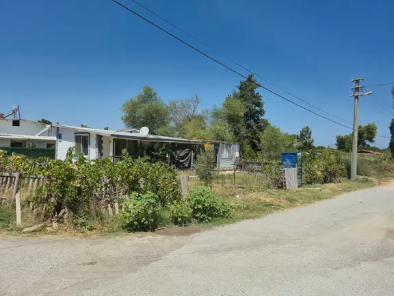 Urla İskele Hisse Tapulu Tarla Ve 1+1 Müstakil Ev 2