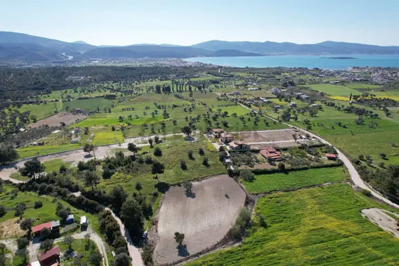 Urla İçmeler'de İtokent Yakını Satılık Tarla 1