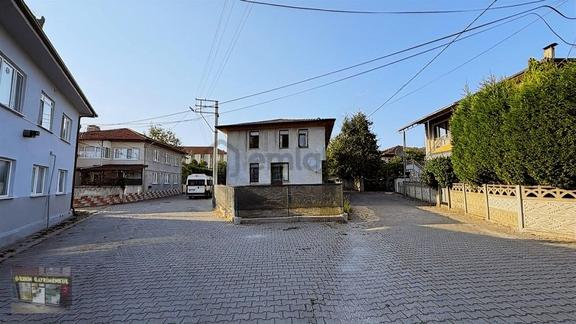 Hendek Dereboğazında Eski Yapılı 336 M² Evli Arsa! 2