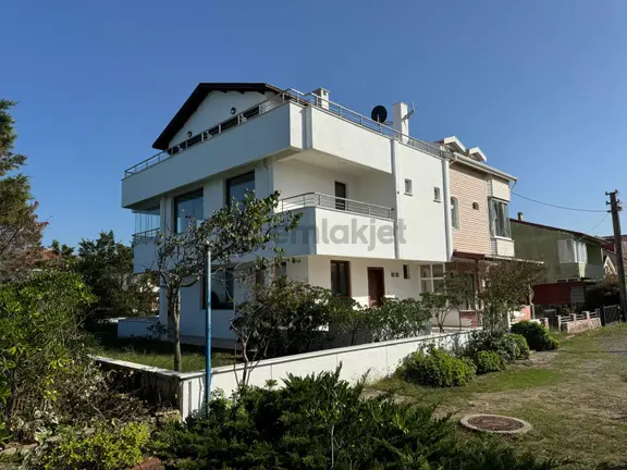 Alandere Mahallesinde Denize Sıfır 4+1 Villa 1