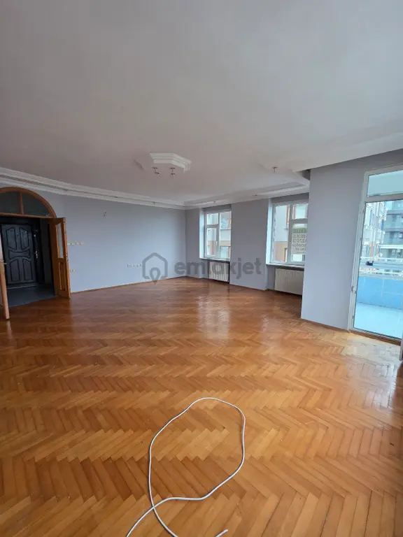 Taşçıoğlu Emlak || İslampaşa Mah. Anayol Üzerinde 4+1 200m2 Kiralık 2