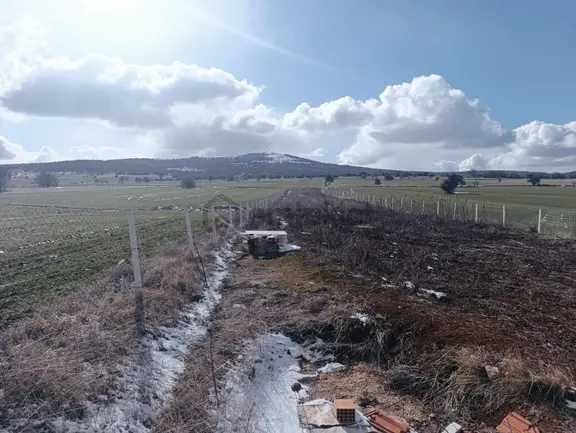 M-616 Seyitgazi / Sarayören Satılık Tarla İçi Ev 1