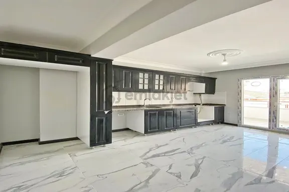 Bahçeşehir Akbatı Merkezde Lüx Tasarımı İle Satılık 2+1 Arakat 1