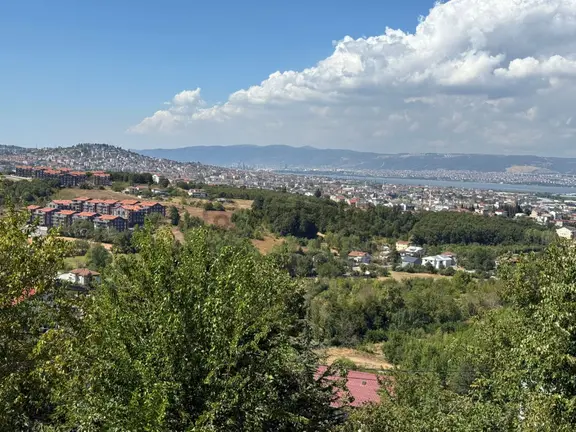 Gölcük Yazlık'ta Deniz Manzaralı Arsa 1