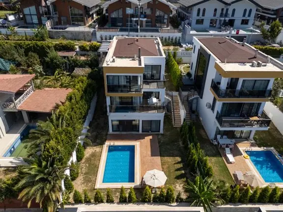 Kuşadası Soğucak'ta Müstakil Özel Havuzlu Eşyalı Villa-aidat Yok 2