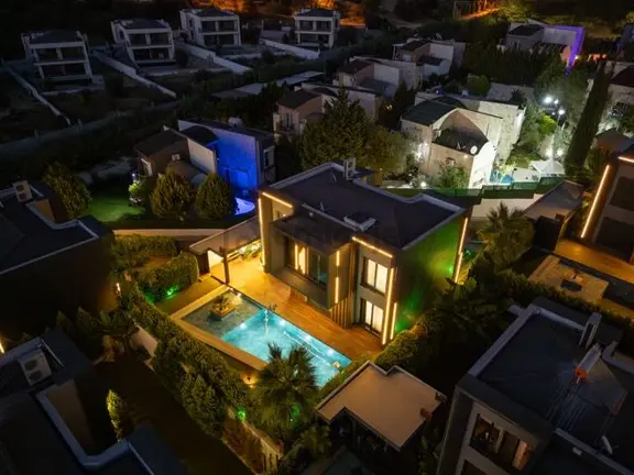 Kuşadası'nda Satılık Ultra Lüksün Tanımı Full Eşyalı Villa 2