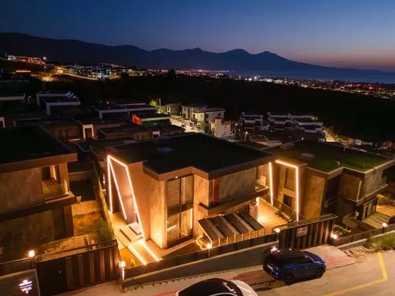 Kuşadası Soğucak'ta Full Manzara-full Eşya-rolls Royce Tavan 2