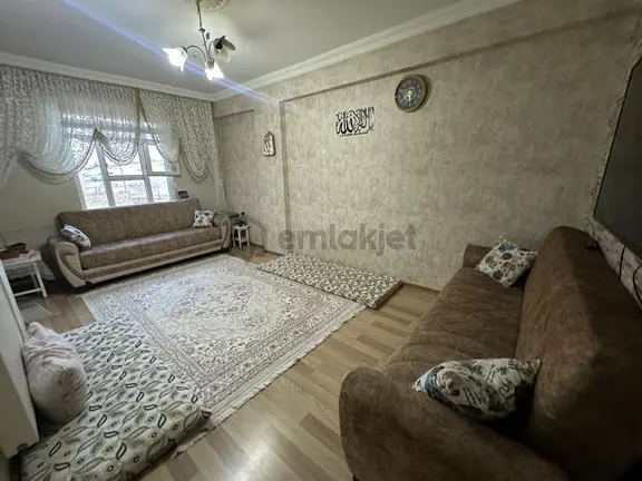 Akev Gayrimenkul'den Ahmet Yesevi'de Ara Kat Bakımlı 2+1 Daire 1