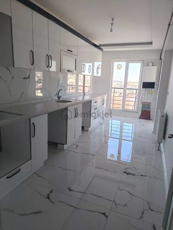 Segmenlerde 3+1 Ara Katta Göl Manzaralı Daire 1