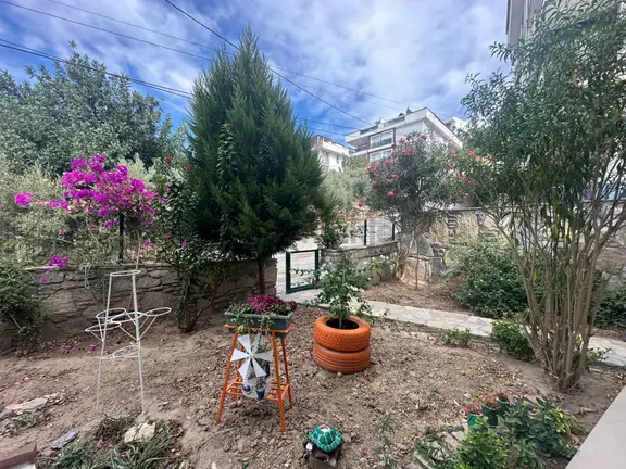 Sıla Emlaktan Güllük Merkezde 2+1 Bahçe Kullanımlı Satılık Daire 1